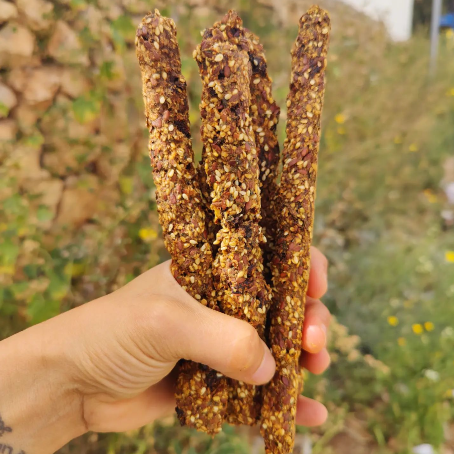 קרקרים שקדים ופשתן